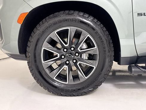 Used 2024 Chevrolet Suburban Z71 w/ Off-Road Capability Package image 31