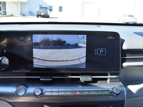 Used 2025 Hyundai Kona SEL image 18