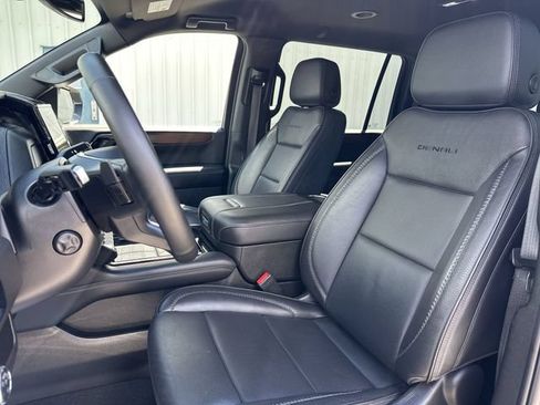 Used 2025 GMC Yukon XL Denali AWD/4WD image 15