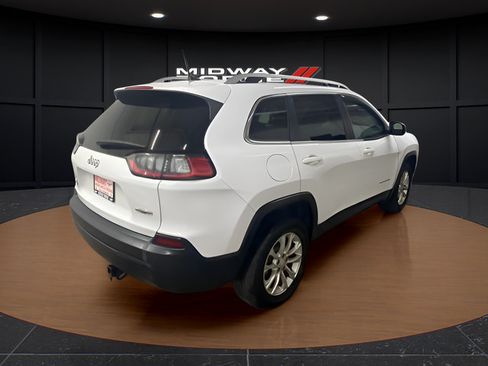 Used 2019 Jeep Cherokee Latitude w/ Cold Weather Group AWD/4WD image 4