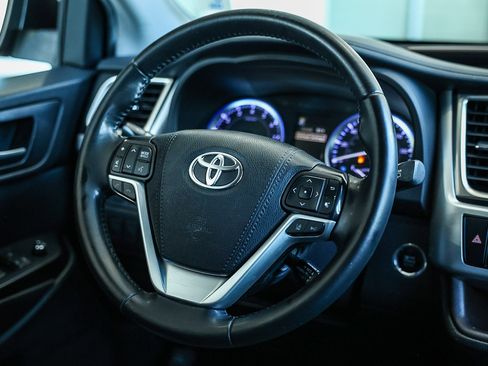 Used 2019 Toyota Highlander XLE image 23