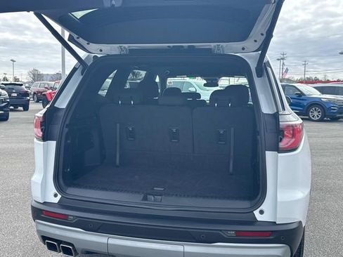 Used 2025 GMC Acadia Elevation image 13