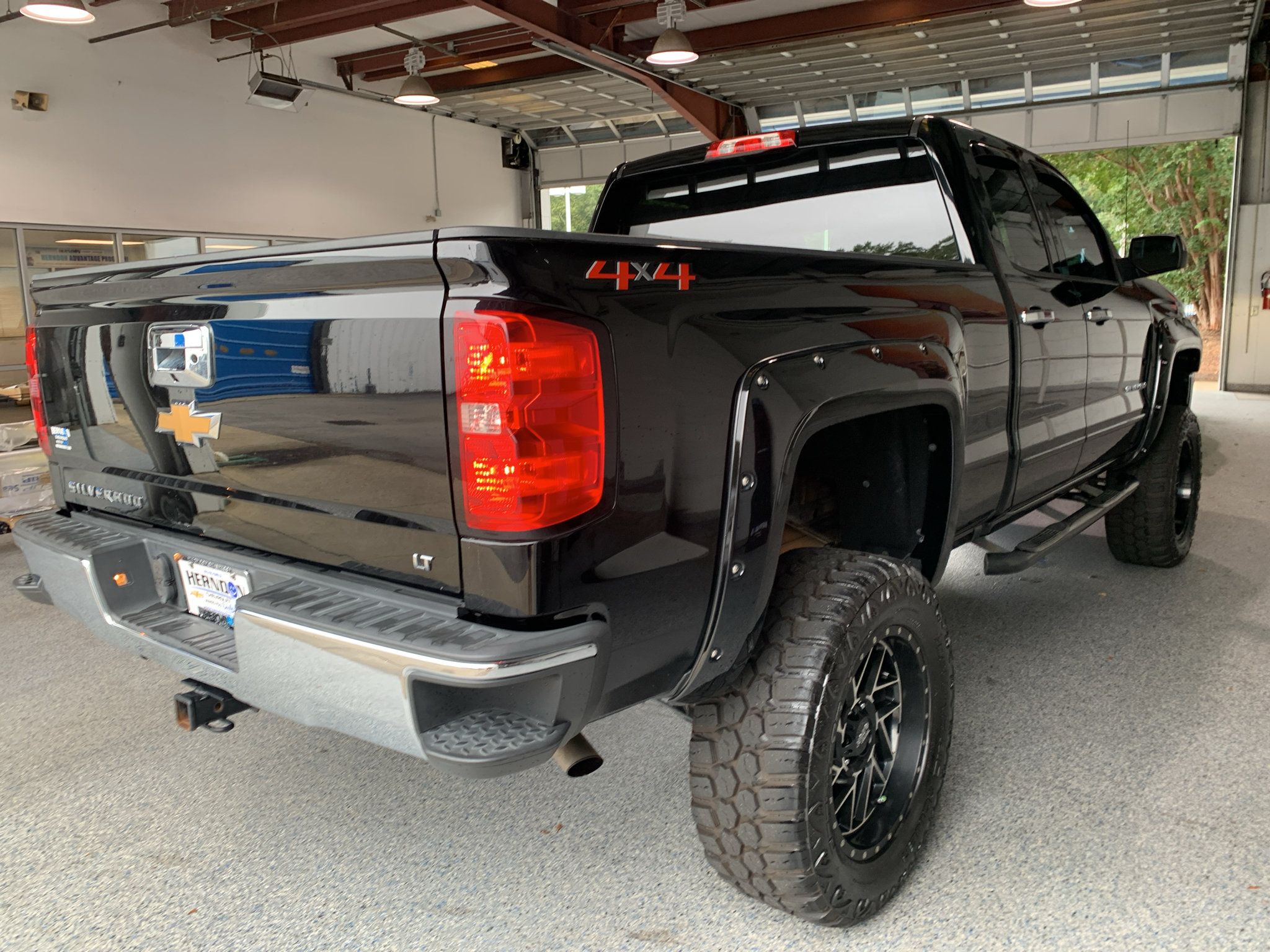 Used 2018 Chevrolet Silverado 1500 LT AWD/4WD image 11