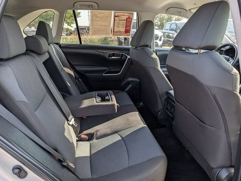 Used 2025 Toyota RAV4 XLE FWD image 29