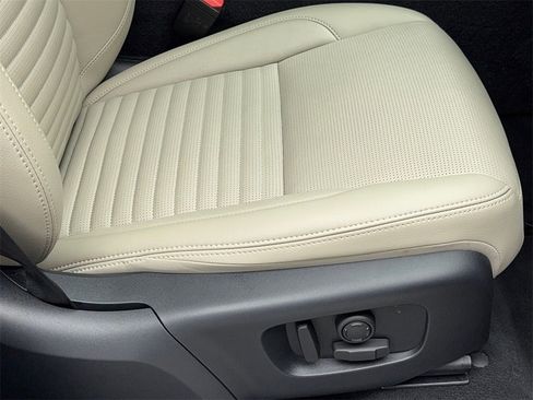 Used 2023 Land Rover Discovery Sport SE image 48