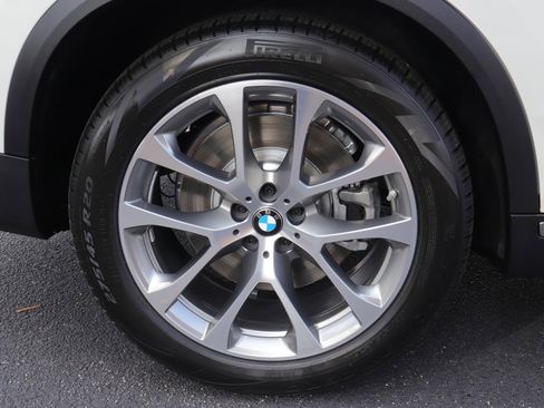 New 2026 BMW X5 xDrive50e w/ Climate Comfort Package image 50