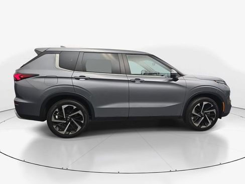 Used 2024 Mitsubishi Outlander SE FWD image 12