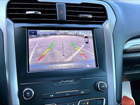 Used 2020 Ford Fusion SE image 14