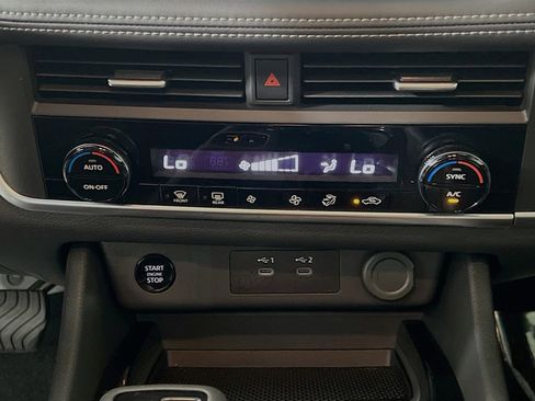 Used 2025 Nissan Rogue SV FWD image 22