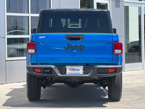 Used 2024 Jeep Gladiator Sport image 5