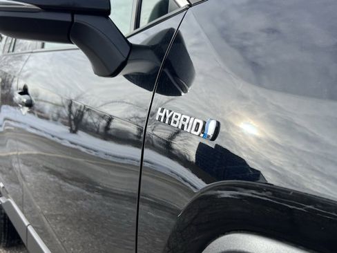 Used 2020 Toyota RAV4 XLE image 11