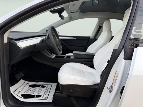Used 2023 Tesla Model Y Long Range image 15