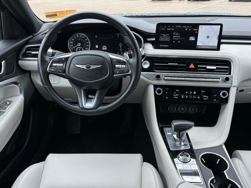 Used 2025 Genesis G70 2.5T image 6