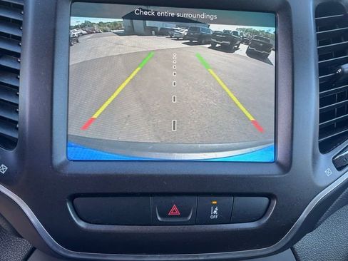 Used 2022 Jeep Cherokee Trailhawk image 10