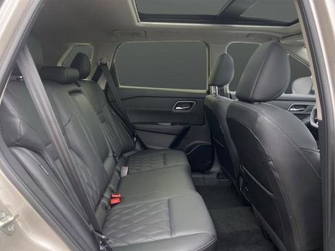 Used 2025 Nissan Rogue Platinum image 33