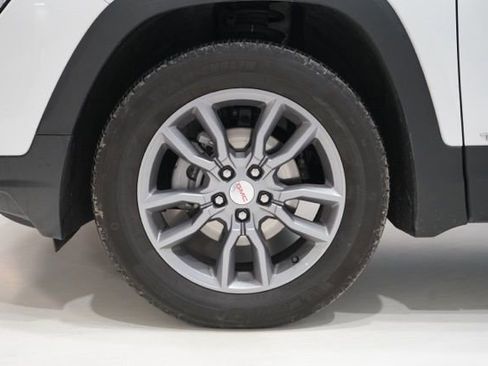 Used 2024 GMC Terrain SLT image 11