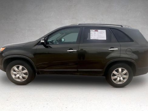 Used 2011 Kia Sorento LX image 3