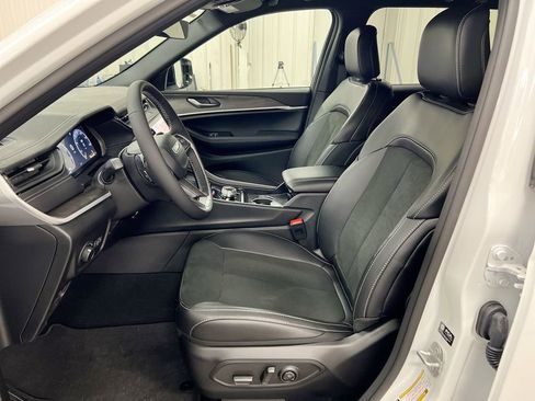 New 2026 Jeep Grand Cherokee Altitude AWD/4WD image 20