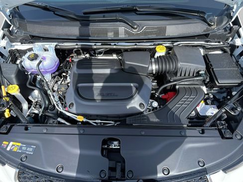 New 2026 Chrysler Pacifica Select AWD/4WD image 30