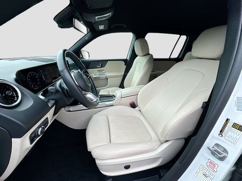 Used 2025 Mercedes-Benz GLB 250 4MATIC image 20