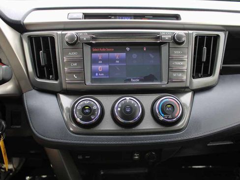 Used 2015 Toyota RAV4 LE FWD image 12