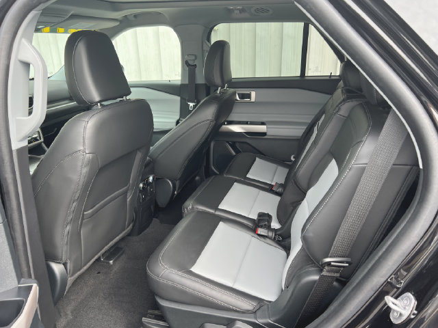 Used 2023 Ford Explorer XLT w/ Equipment Group 202A AWD/4WD image 13