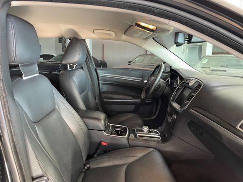 Used 2018 Chrysler 300 Touring image 26