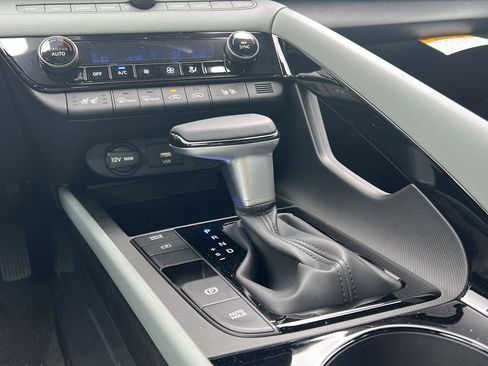 Certified 2025 Hyundai Elantra Limited FWD image 20