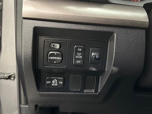 Used 2017 Toyota Tundra SR5 image 17