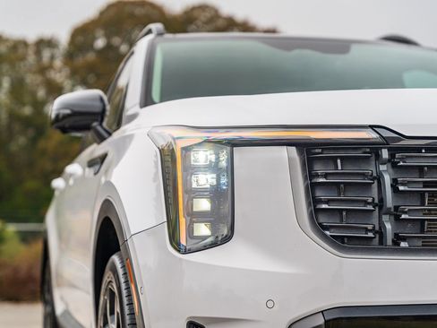 Certified 2024 Kia Sorento SX image 9