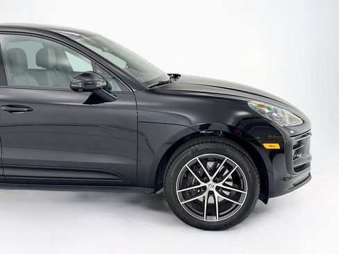 Certified 2025 Porsche Macan AWD/4WD image 11