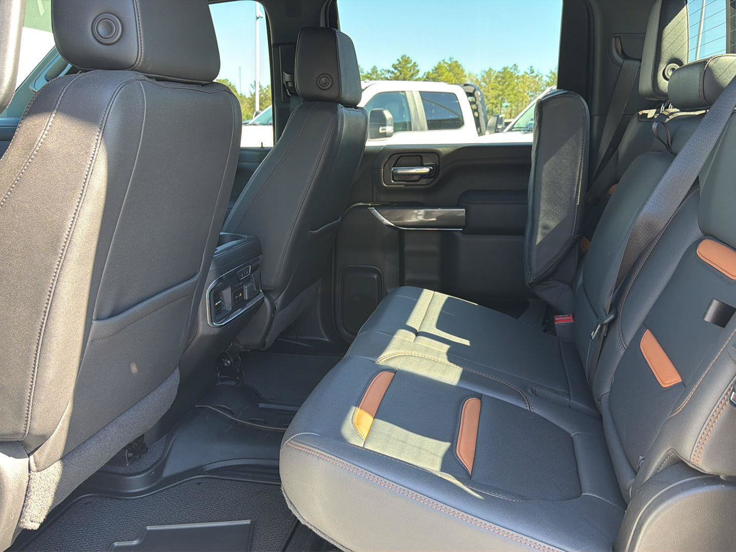 Used 2023 GMC Sierra 2500 AT4 w/ AT4 Premium Plus Package AWD/4WD image 11