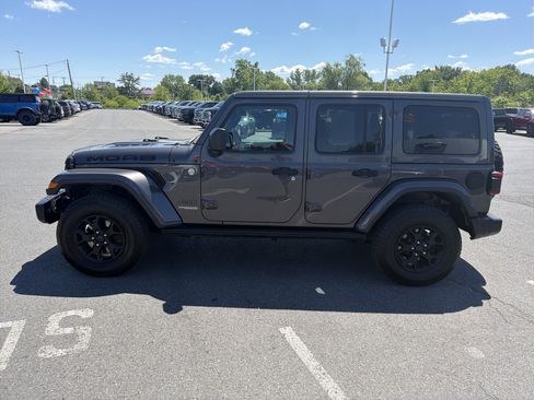 Used 2019 Jeep Wrangler Unlimited Sahara w/ Quick Order Package 24M Moab AWD/4WD image 7