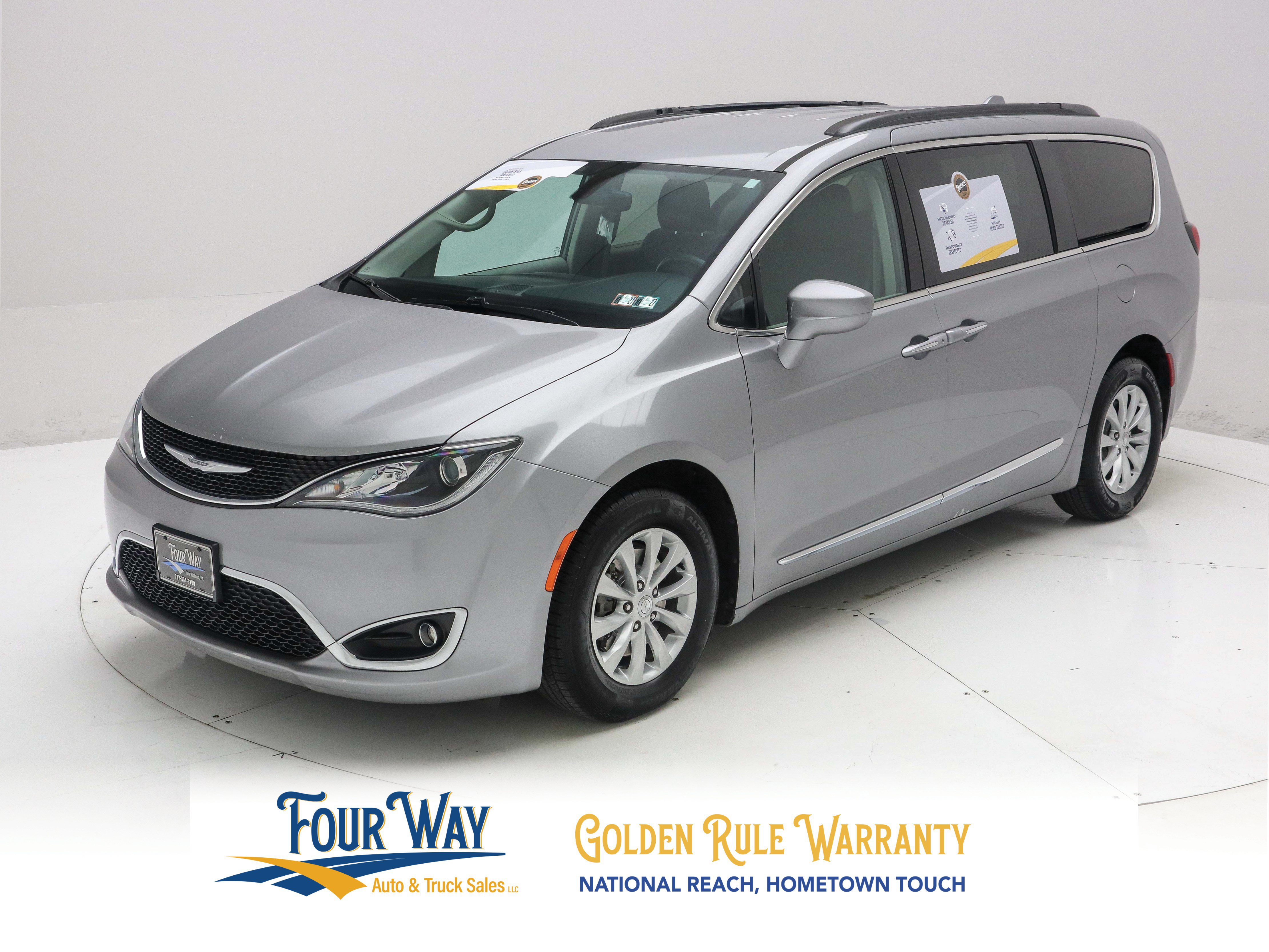 Used 2017 Chrysler Pacifica Touring-L FWD image 8