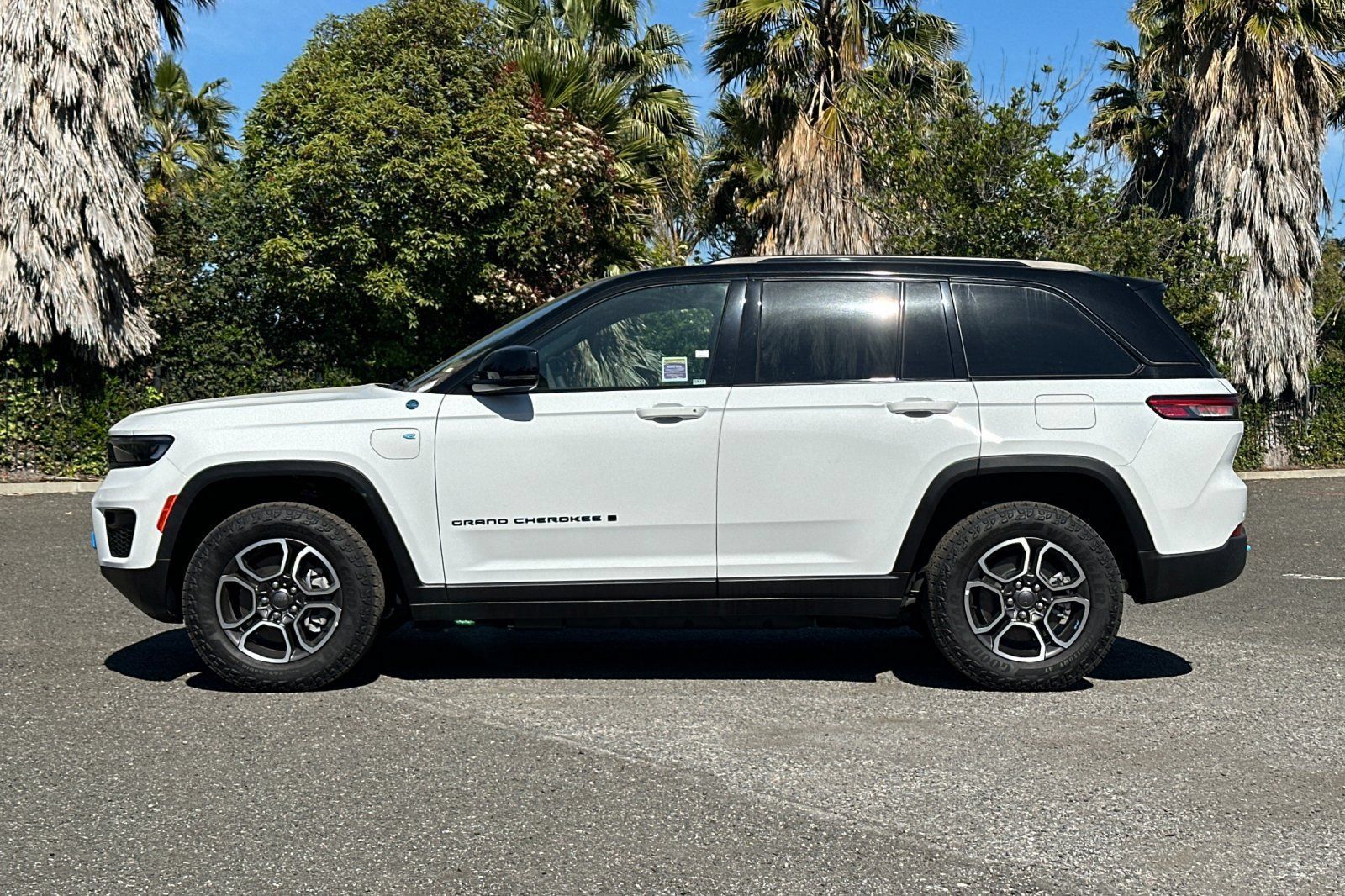 New 2023 Jeep Grand Cherokee Trailhawk AWD/4WD image 6