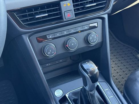 Used 2022 Volkswagen Taos SE image 33