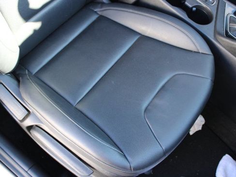 Used 2022 Kia Niro EX Premium image 27