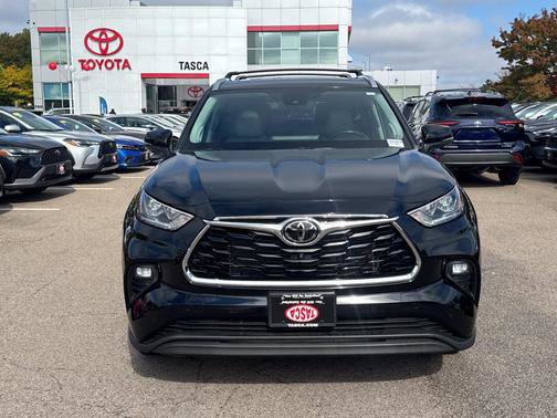 Used 2024 Toyota Highlander Limited AWD/4WD image 2