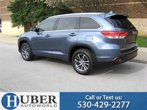 Used 2017 Toyota Highlander XLE AWD/4WD image 3