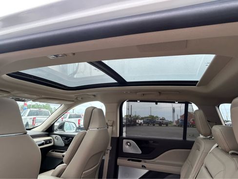 Used 2020 Lincoln Aviator Reserve w/ Equipment Group 202A AWD/4WD image 16