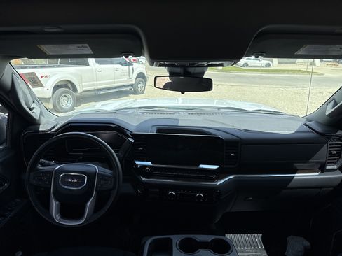 Used 2024 GMC Sierra 1500 SLE w/ Preferred Package image 10