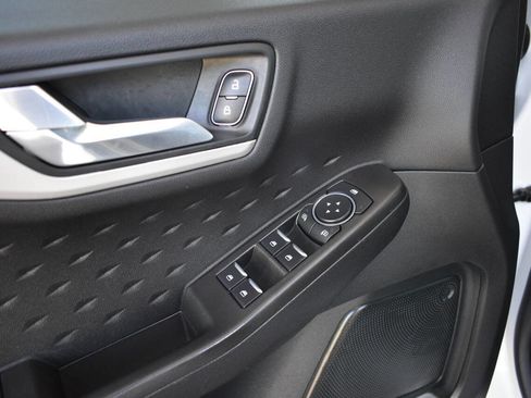 Used 2020 Ford Escape SE FWD image 18