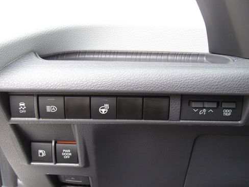 Used 2024 Toyota Sienna XSE image 38