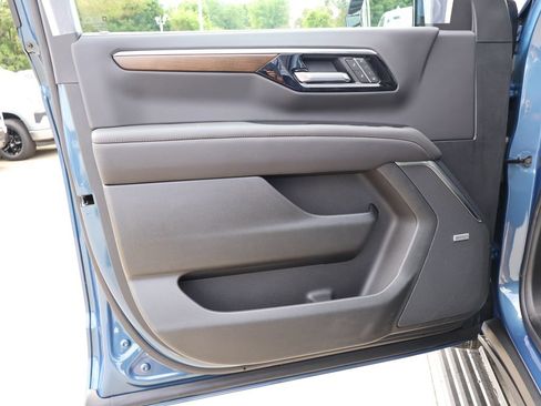 New 2026 Chevrolet Suburban High Country AWD/4WD image 12