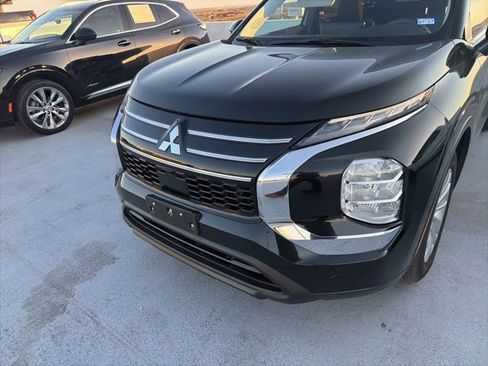 Used 2025 Mitsubishi Outlander ES image 25