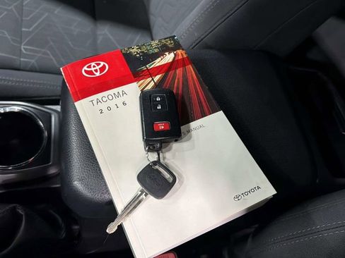 Used 2016 Toyota Tacoma TRD Off-Road AWD/4WD image 29