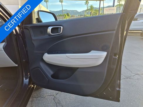 Used 2025 Hyundai Venue Limited image 31