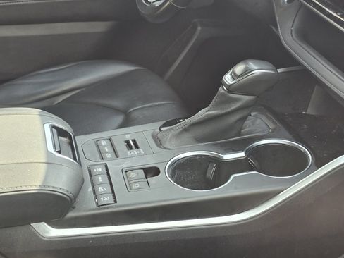 Certified 2021 Toyota Highlander XLE AWD/4WD image 15