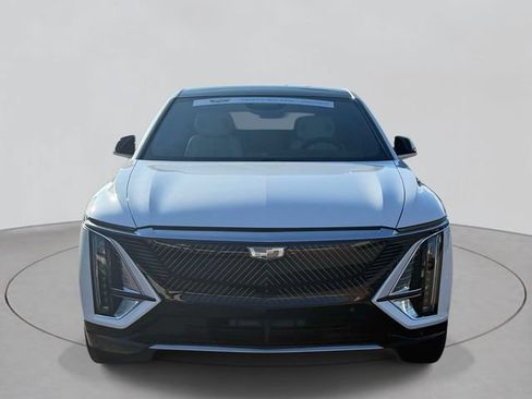 Certified 2024 Cadillac Lyriq Luxury AWD/4WD image 2