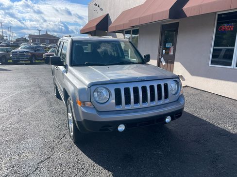 Used 2014 Jeep Patriot Latitude image 2